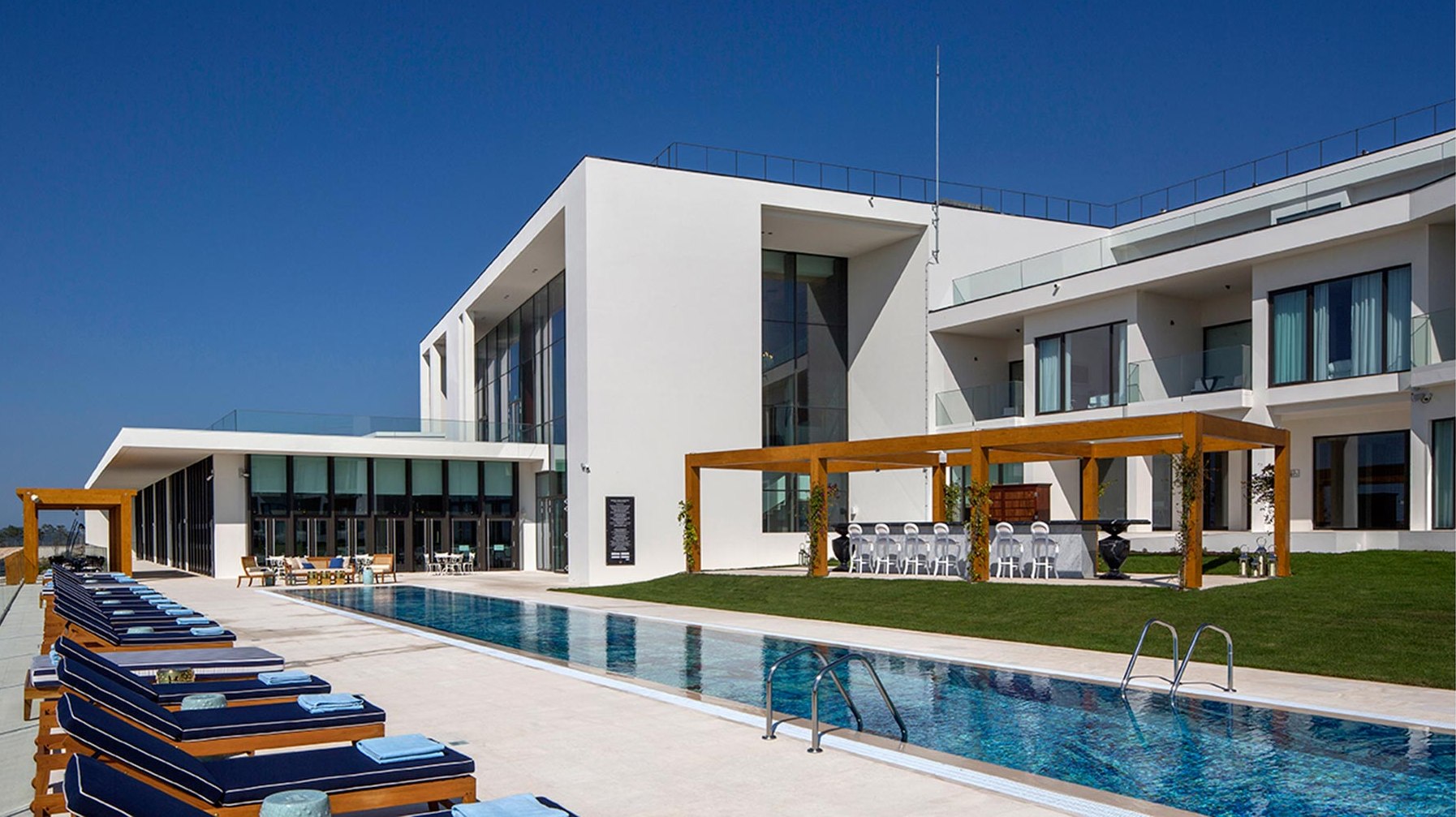 New boutique hotel by the sea near Lisbon